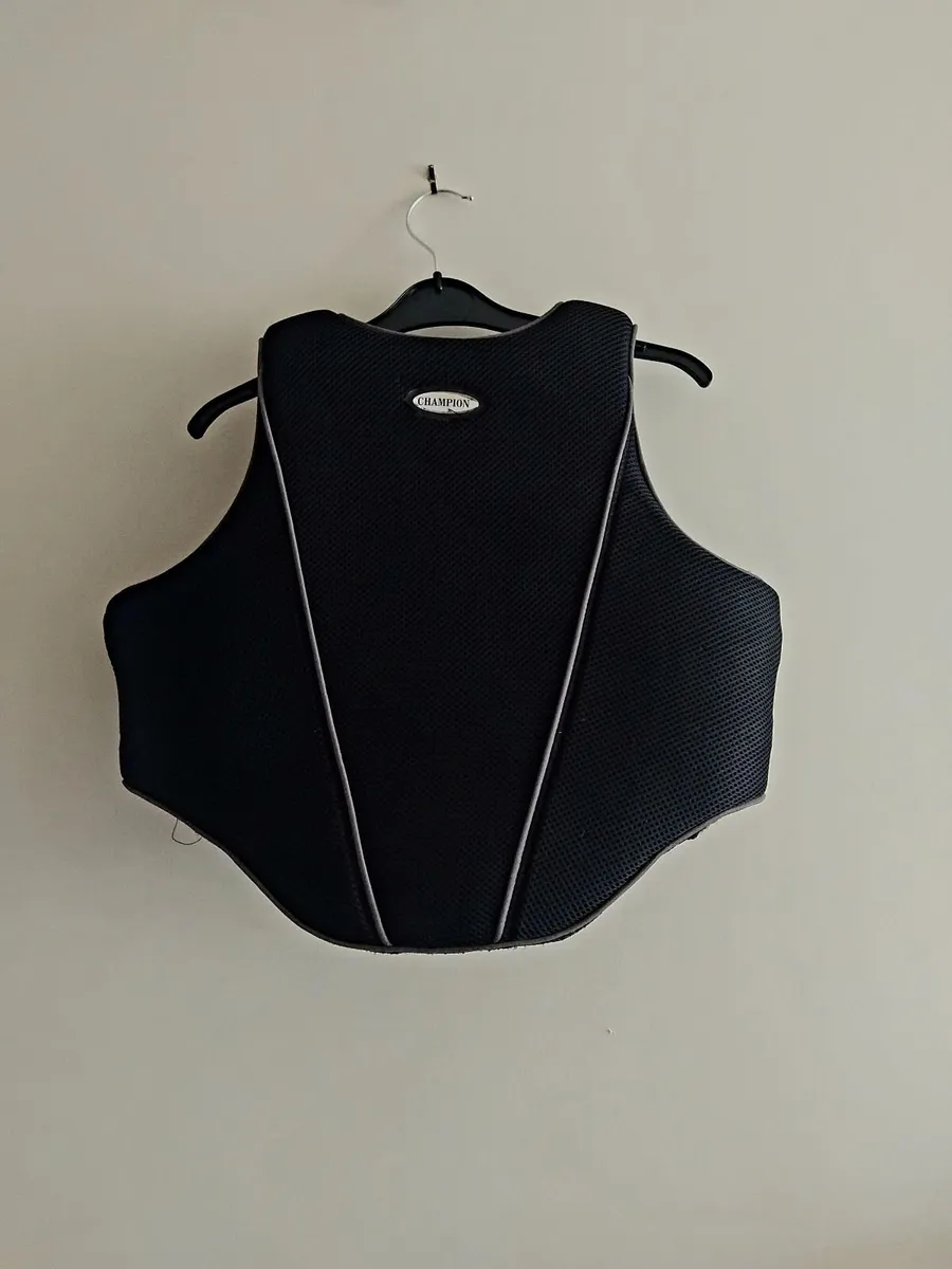 Excellent condition kids champion back protector - Image 2