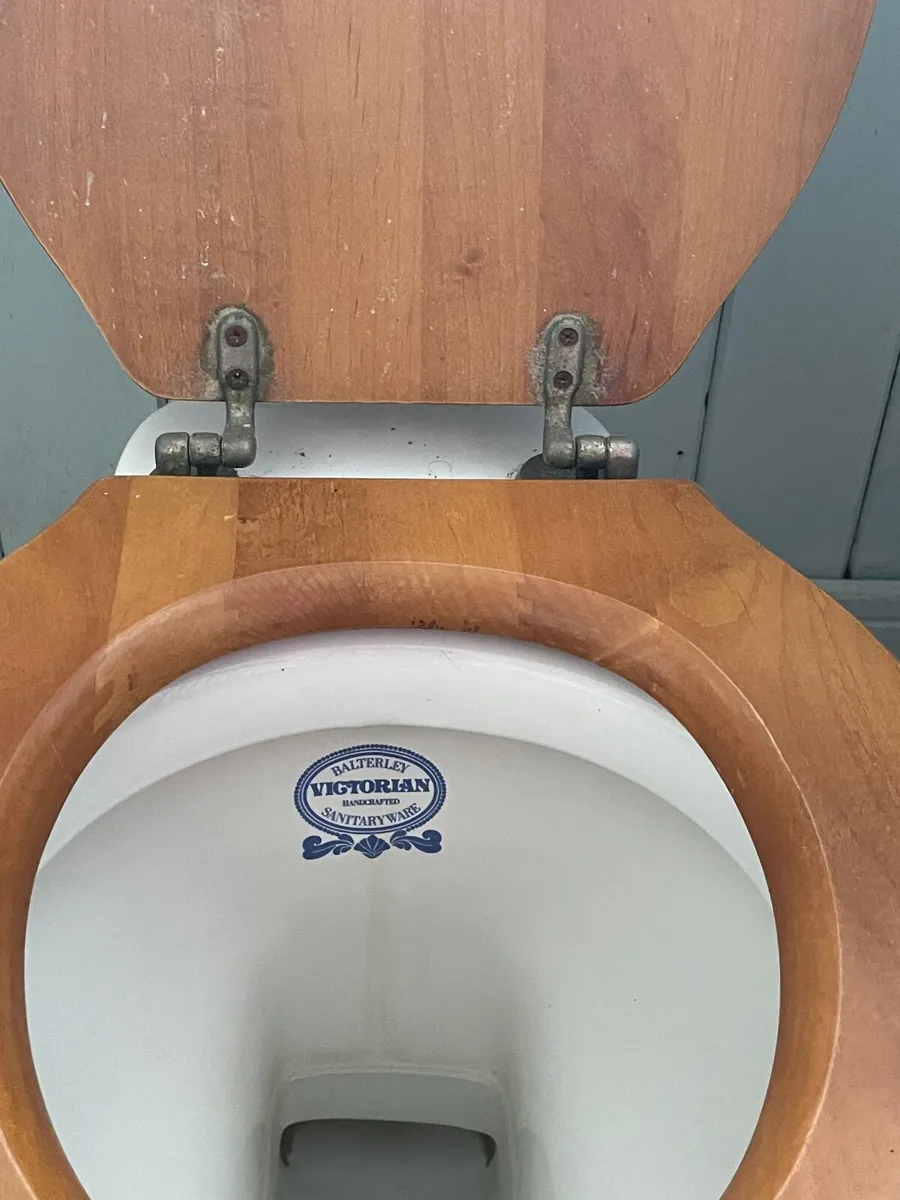 Toilet - Image 2