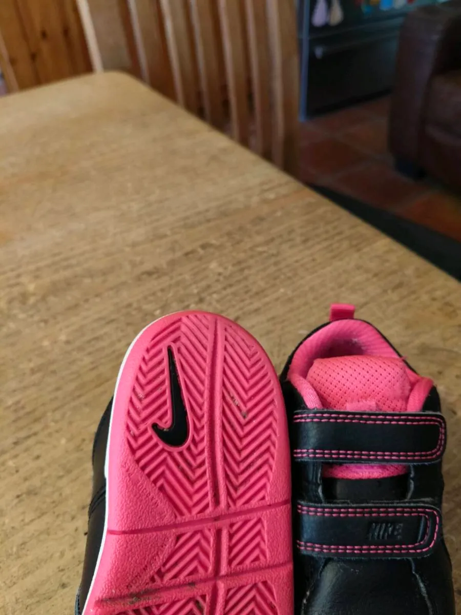 Baby Nike runners. Uk size 5.5 size 22
Good condit - Image 4