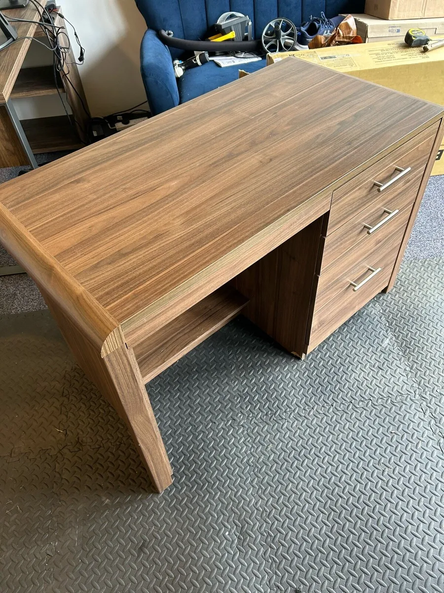 Desk - Image 2