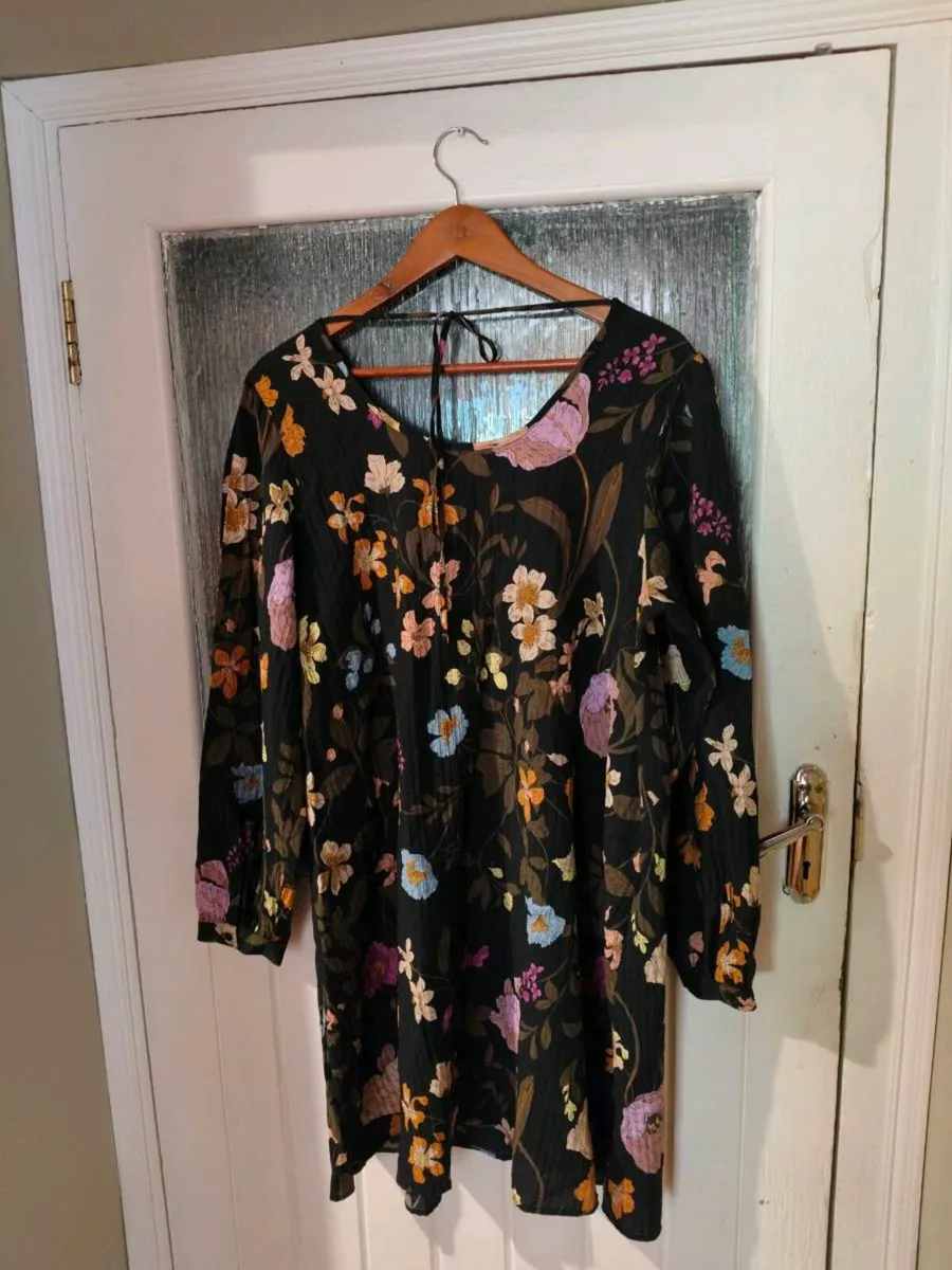 George brand textured mini dress features a vibran - Image 2