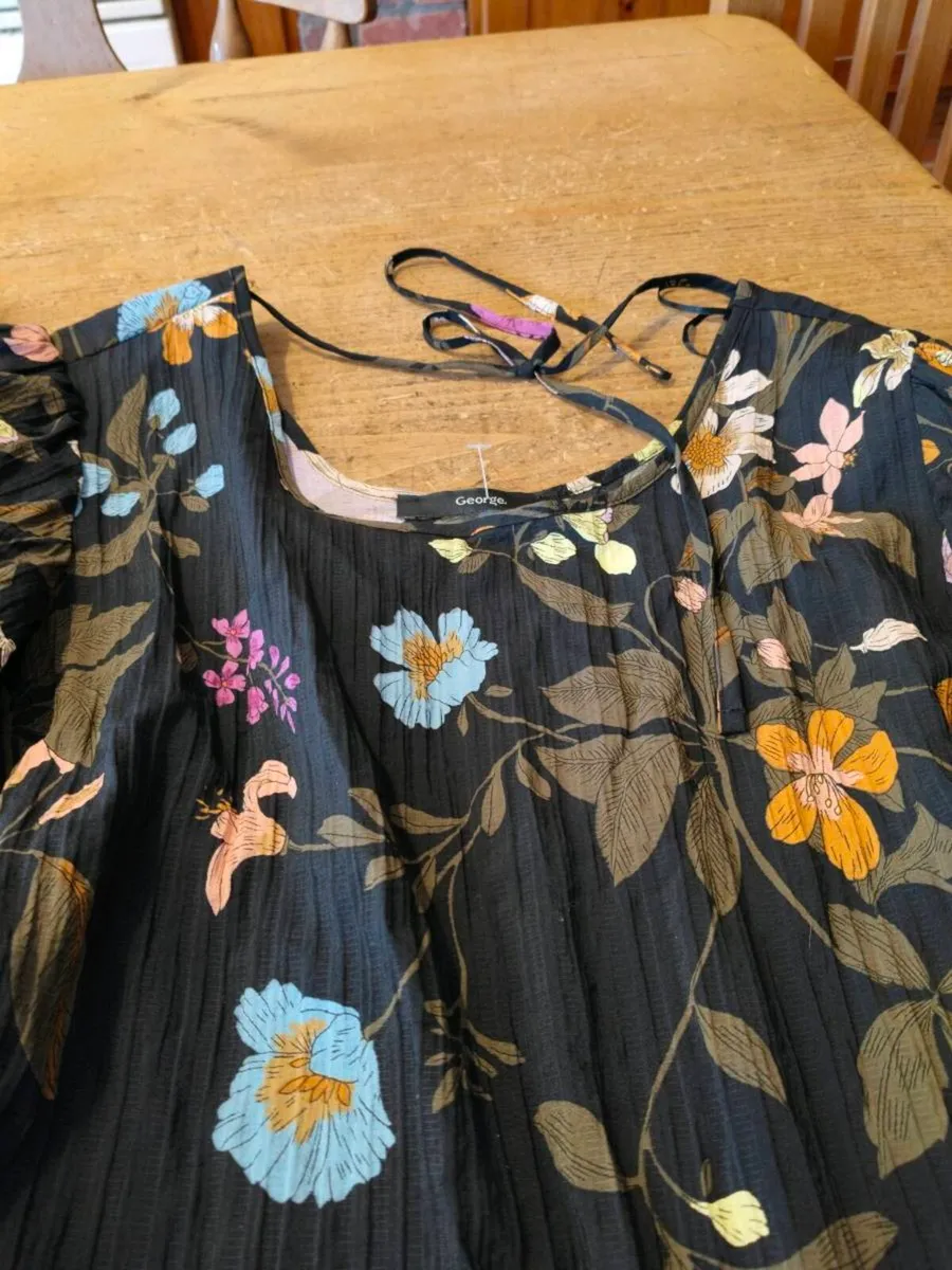 George brand textured mini dress features a vibran - Image 3