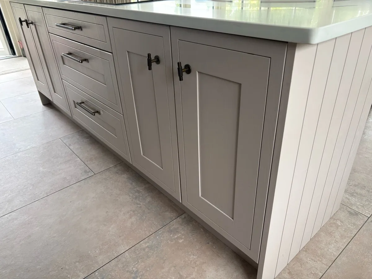 Kitchen Island Unit - Image 1