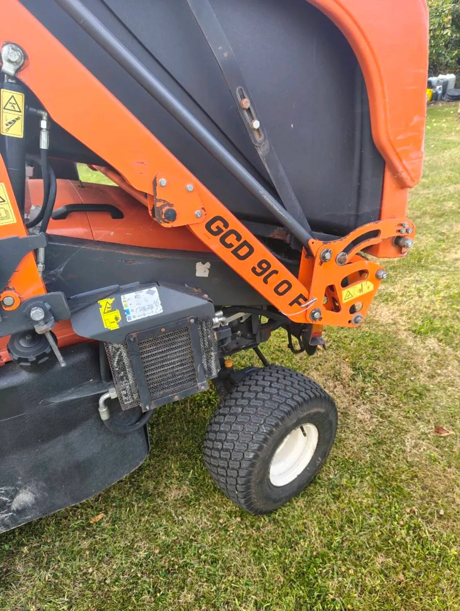 Kubota 3860 with collector - Image 3