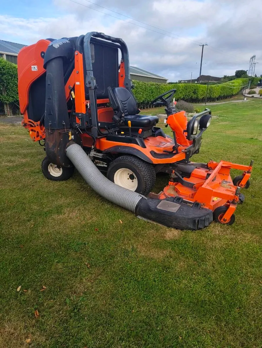 Kubota 3860 with collector - Image 1