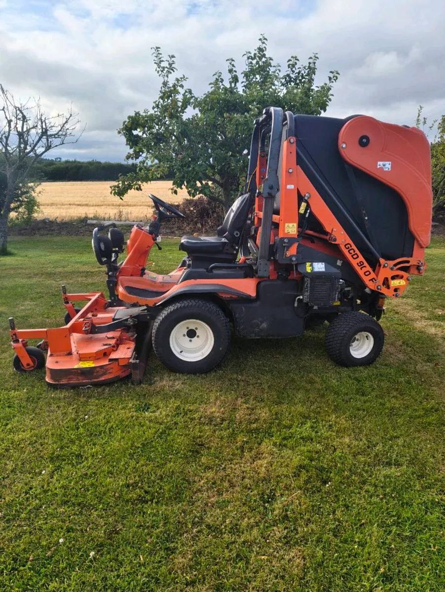 Kubota 3860 with collector - Image 2