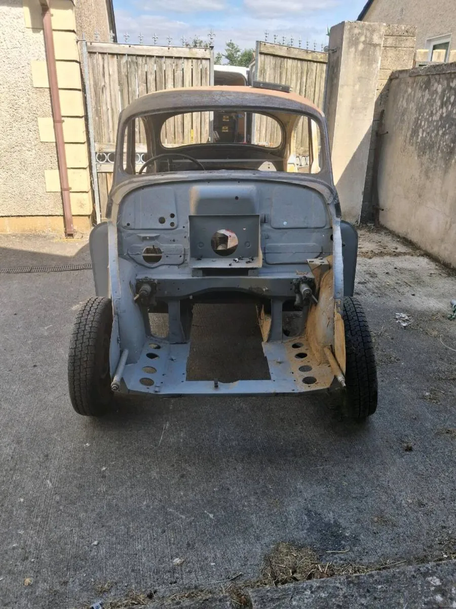 Vintage  car - Image 1