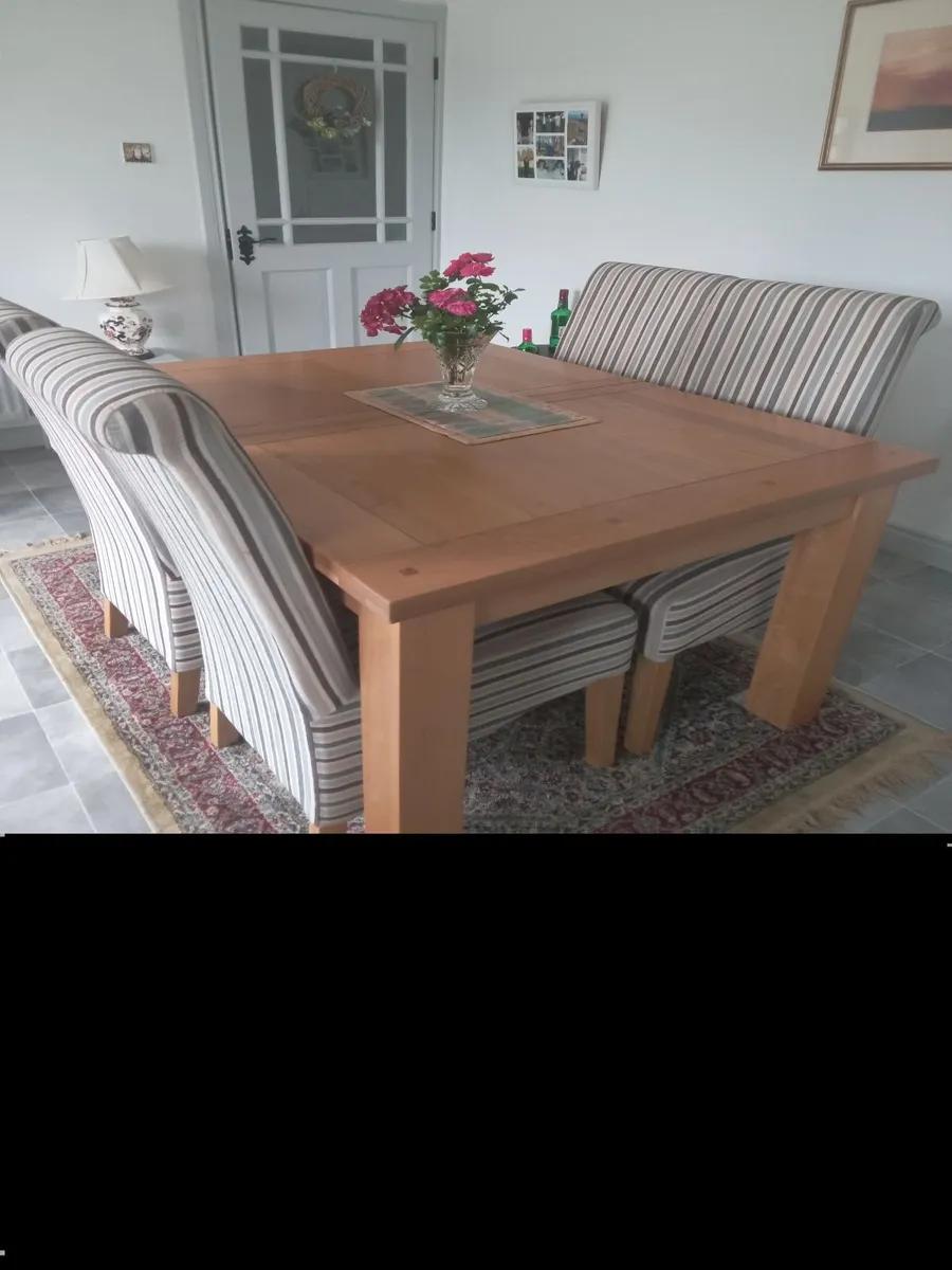 Dining table and 6 chairs - Image 4
