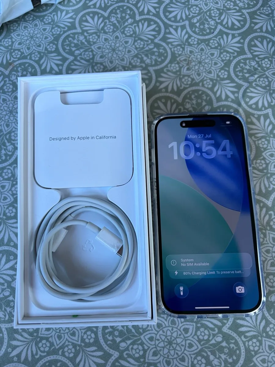 iPhone 15 - Image 1