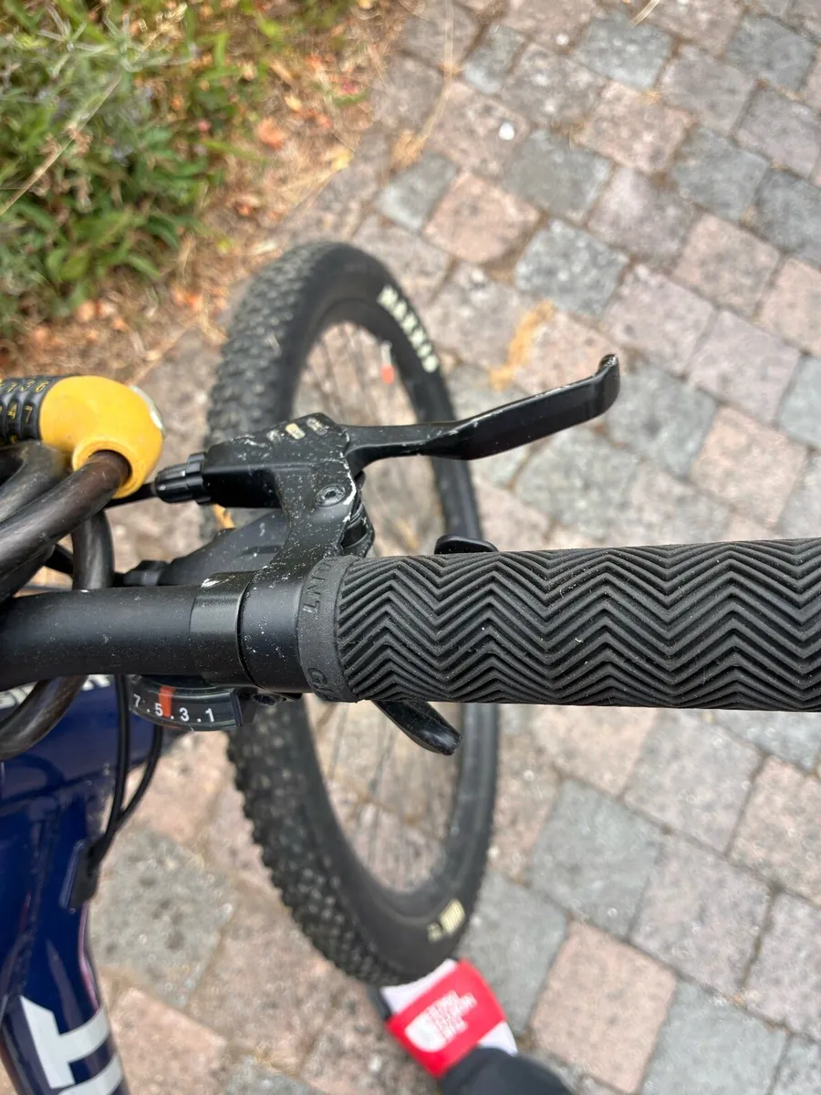 Giant 24inch boys mountain bike - Image 4