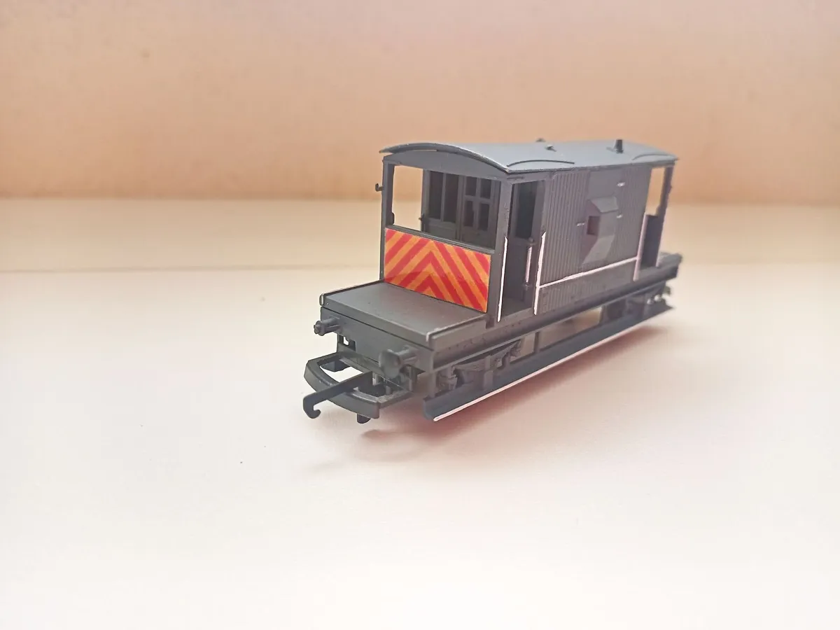 MODEL RAILWAY   BR  BRAKE VANS - Image 1