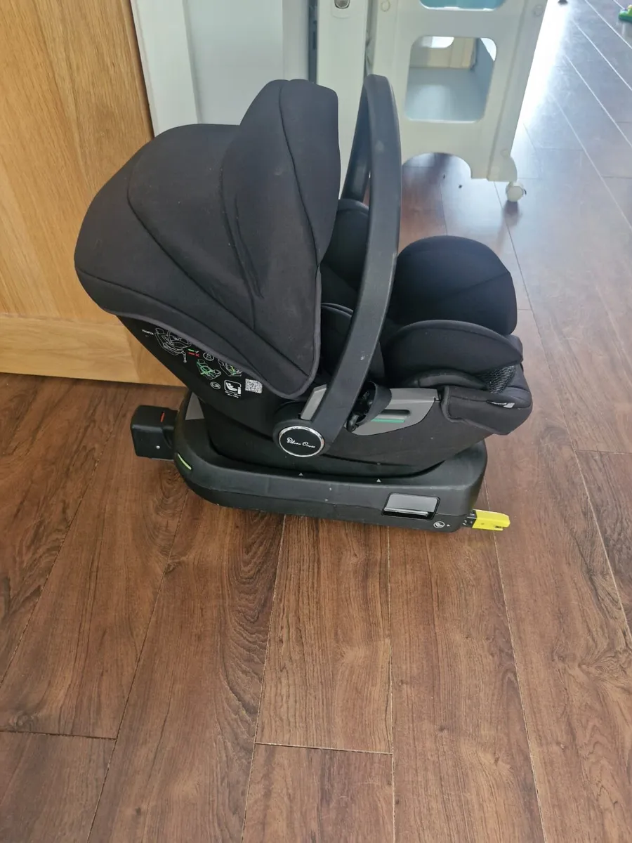 Silver Cross Pram set and car seat - Image 3