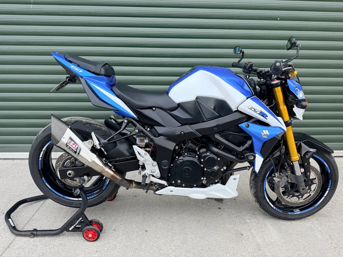 Suzuki GSR 750 - Image 2