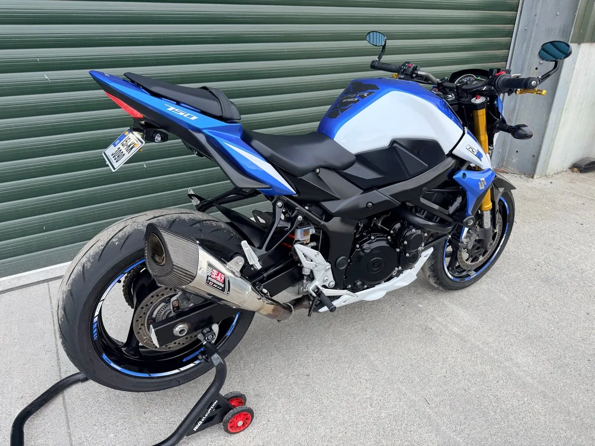 Suzuki GSR 750 - Image 4