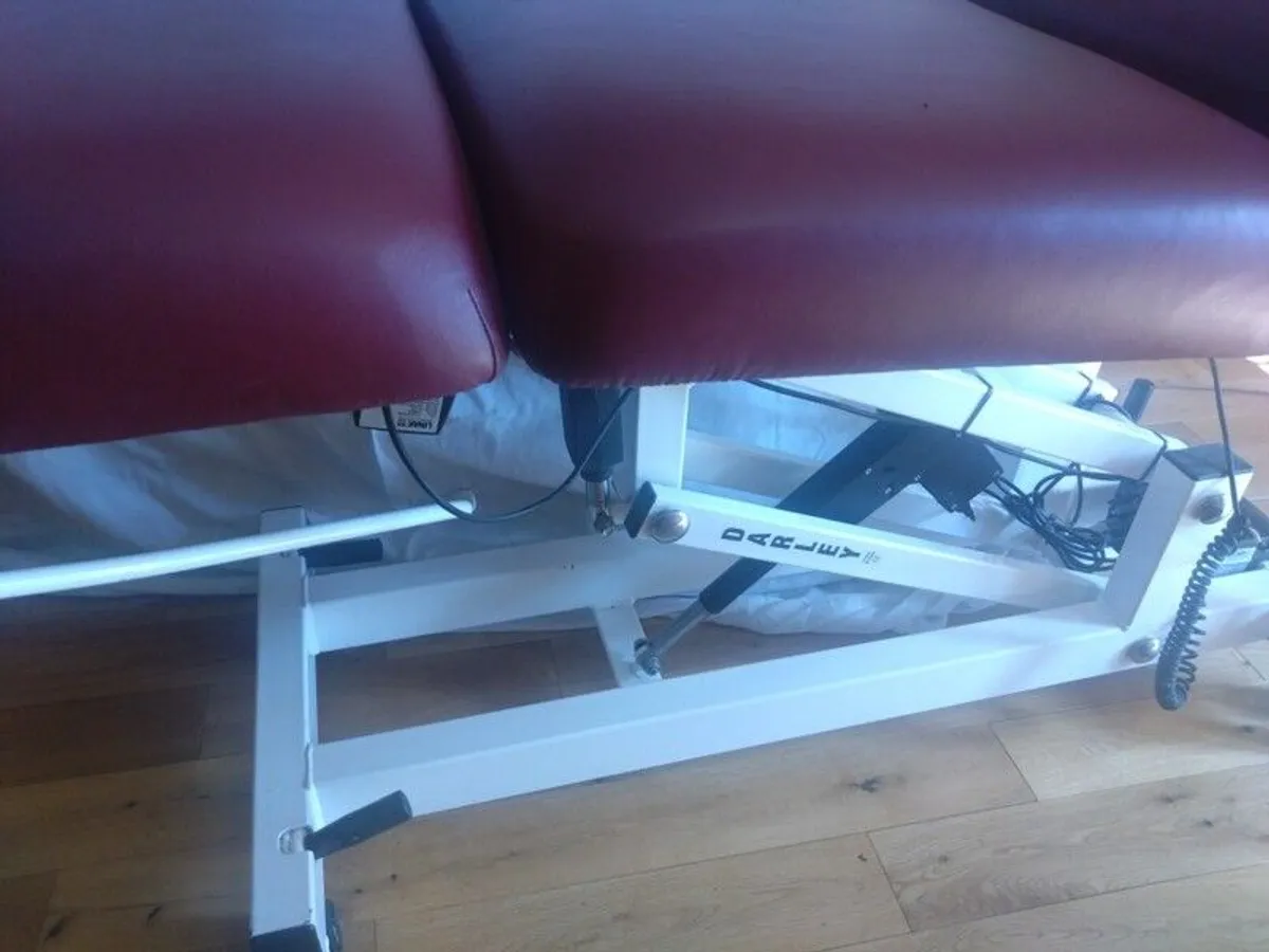 Darley Professional massage table/bed - Image 3