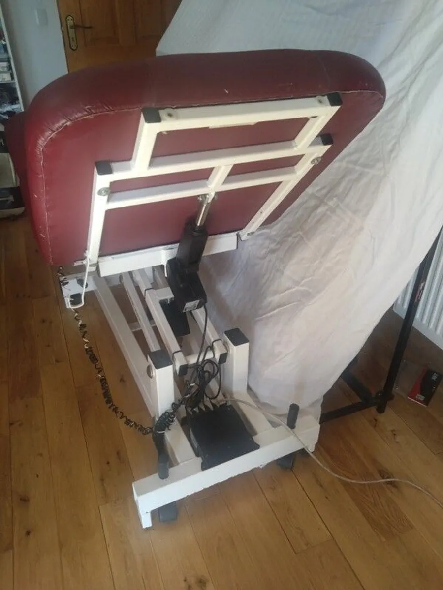 Darley Professional massage table/bed - Image 4