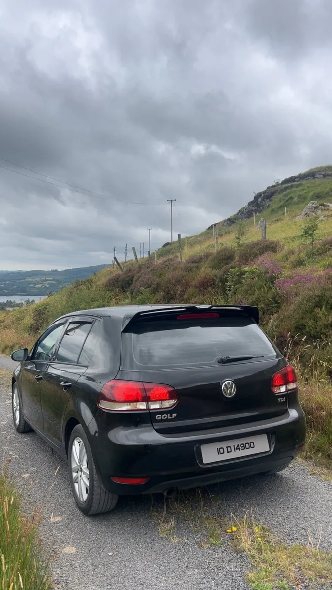 2010 Volkswagen Golf - Image 2