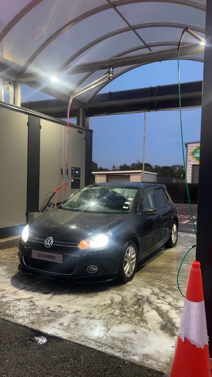 2010 Volkswagen Golf - Image 3