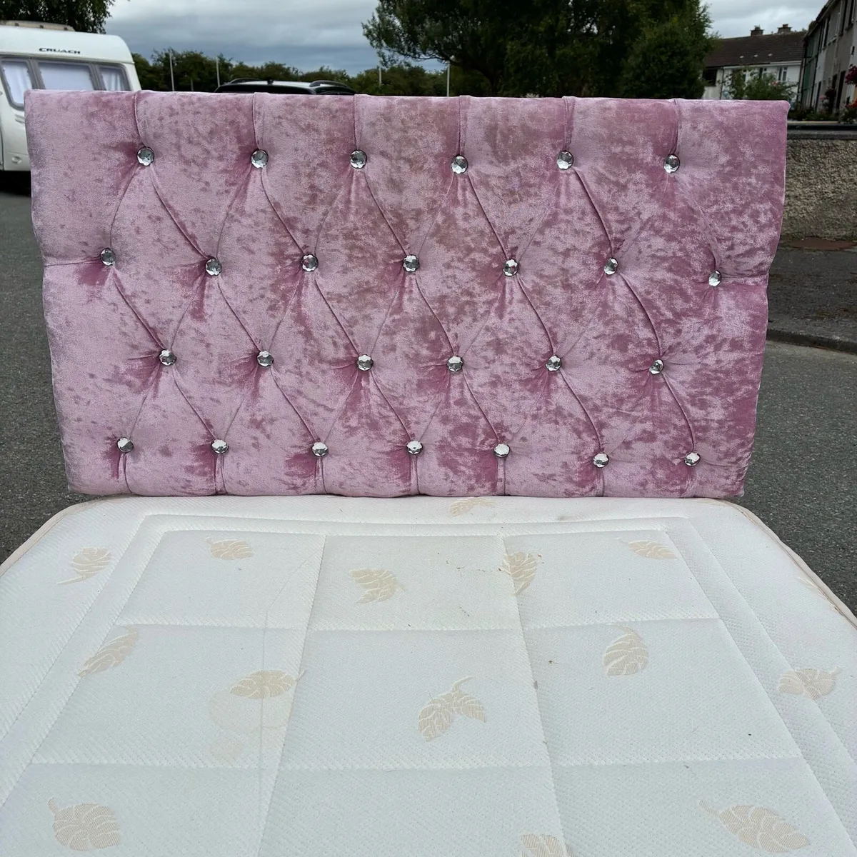 Single Crushed Velvet 💎Bed & KingKoil Mattress - Image 4