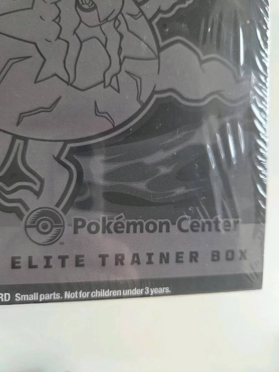 Pokemon center pitch black etb - Image 3