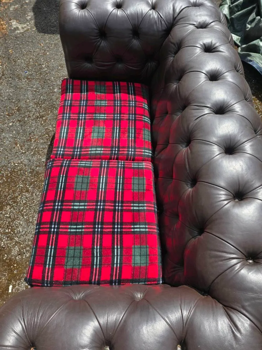 Chesterfield leather sofa - Image 2