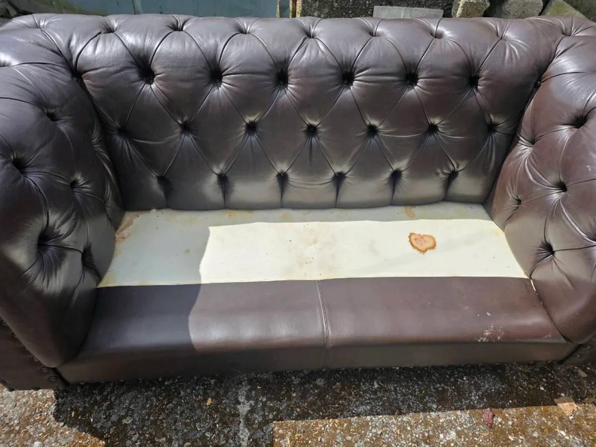 Chesterfield leather sofa - Image 4