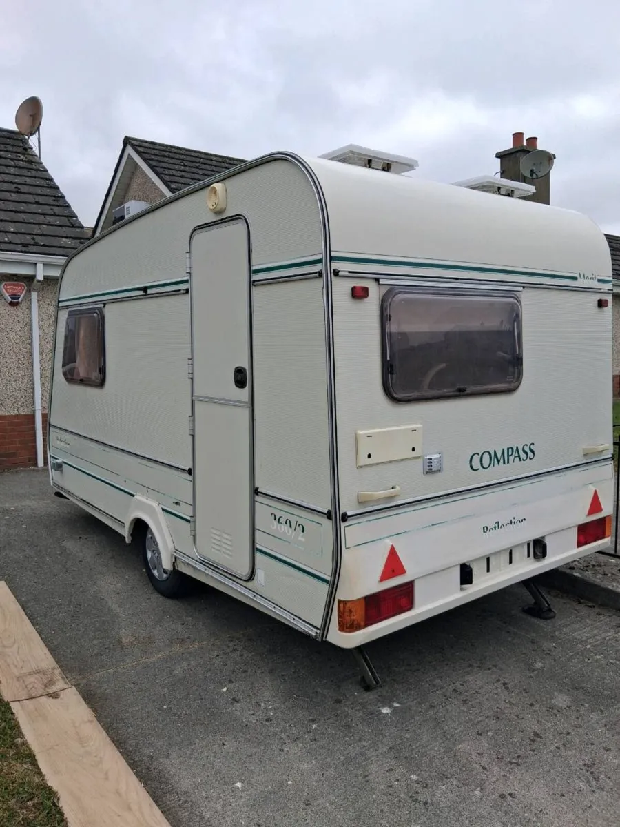 2 berth caravan - Image 2