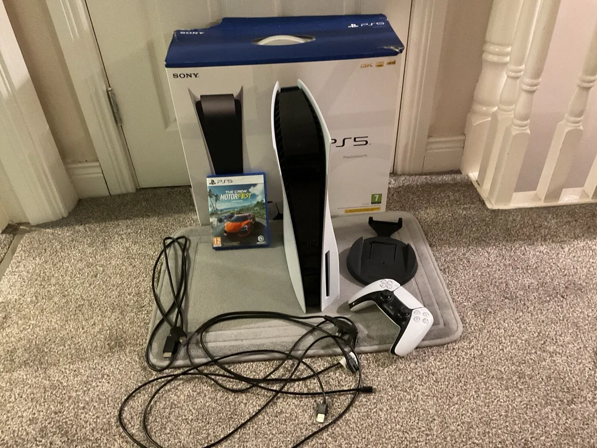 PS5 disc edition very good condition 825GB - Image 1