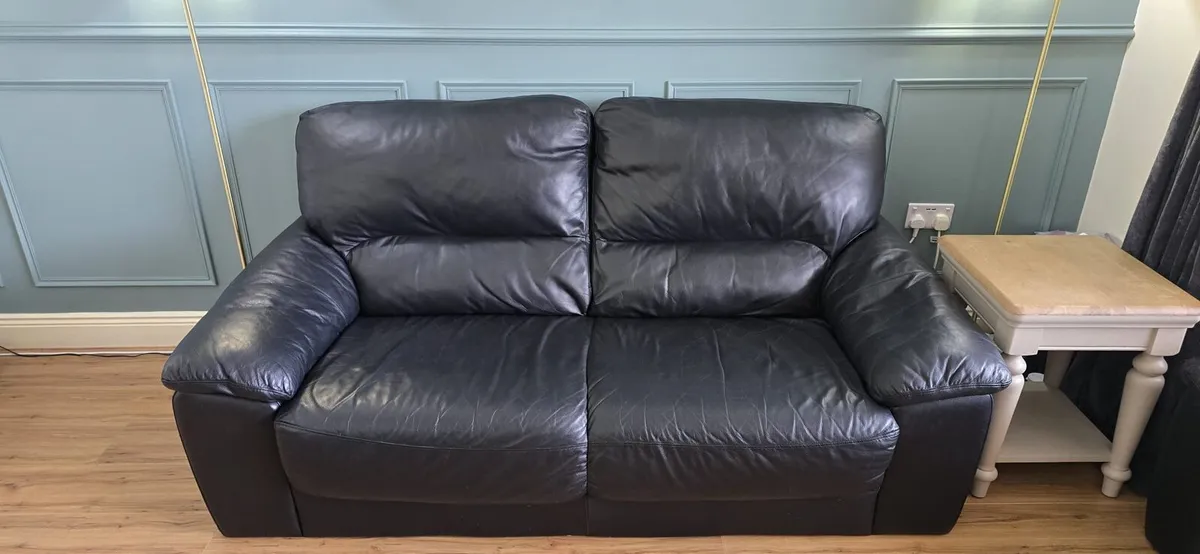 Black leather sofa - Image 1