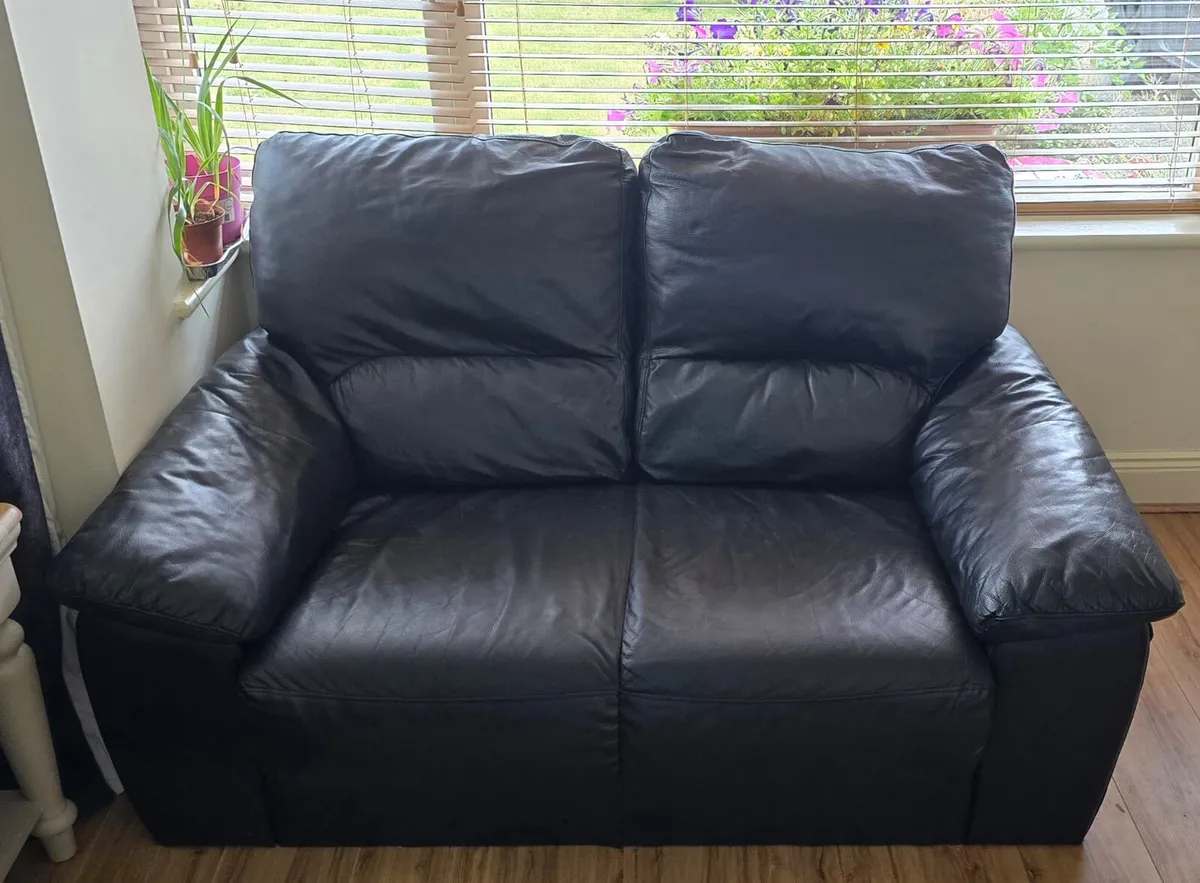 Black leather sofa - Image 2