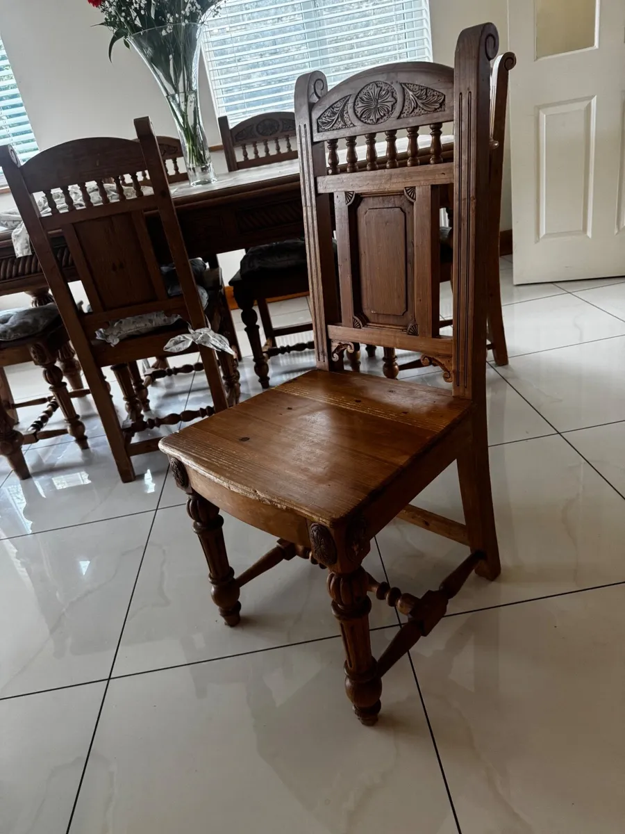 Solid wood Table and chairs (x6) - Image 4