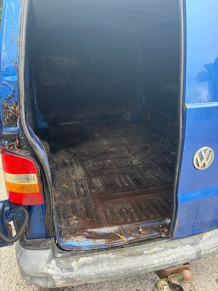 Volkswagen Transporter - Image 4
