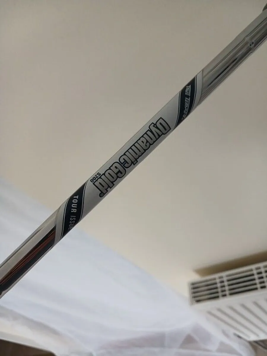 Taylormade wedge 54.11 with milled grind raw face - Image 3