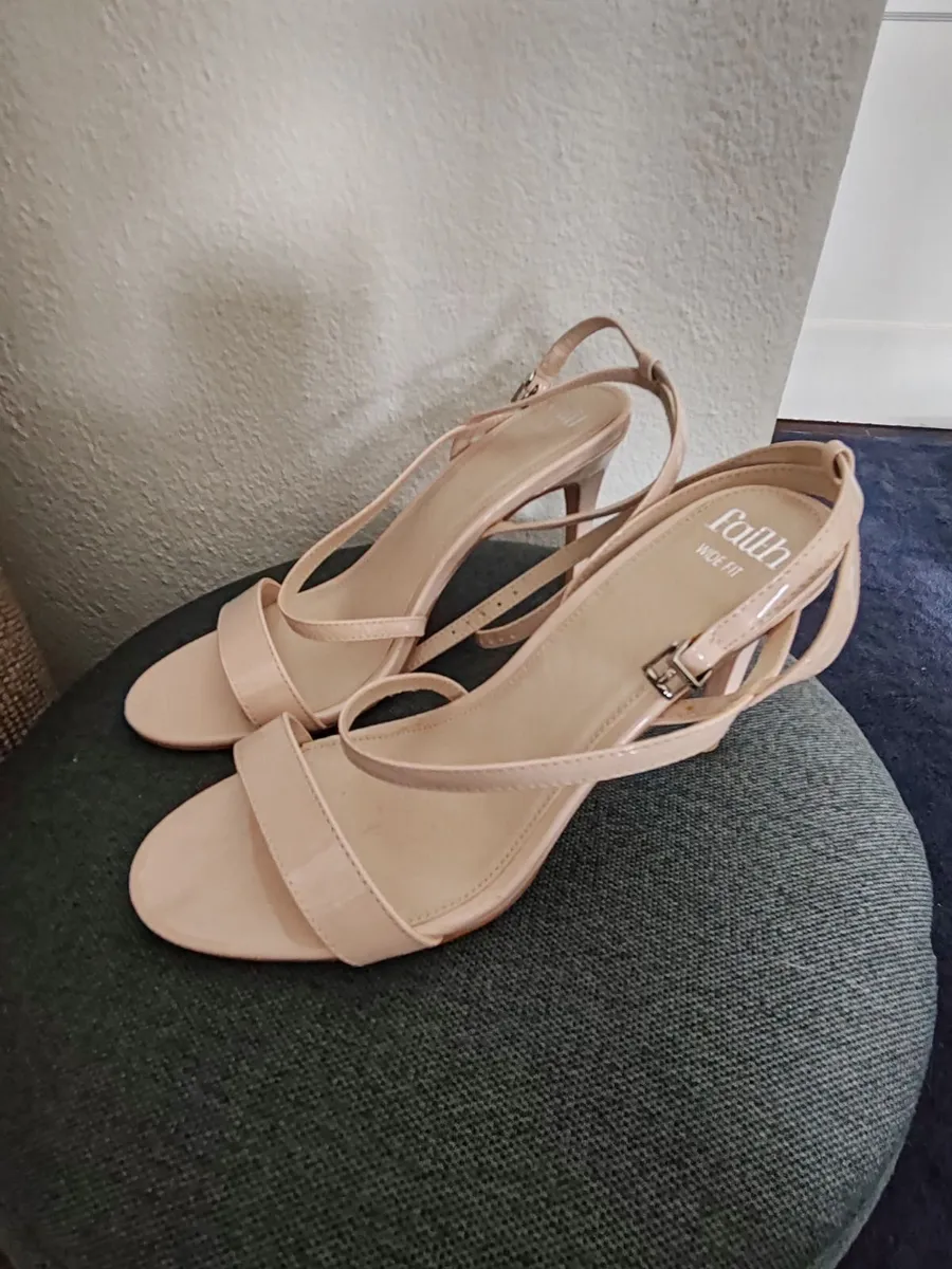 High heel shoes - Image 1