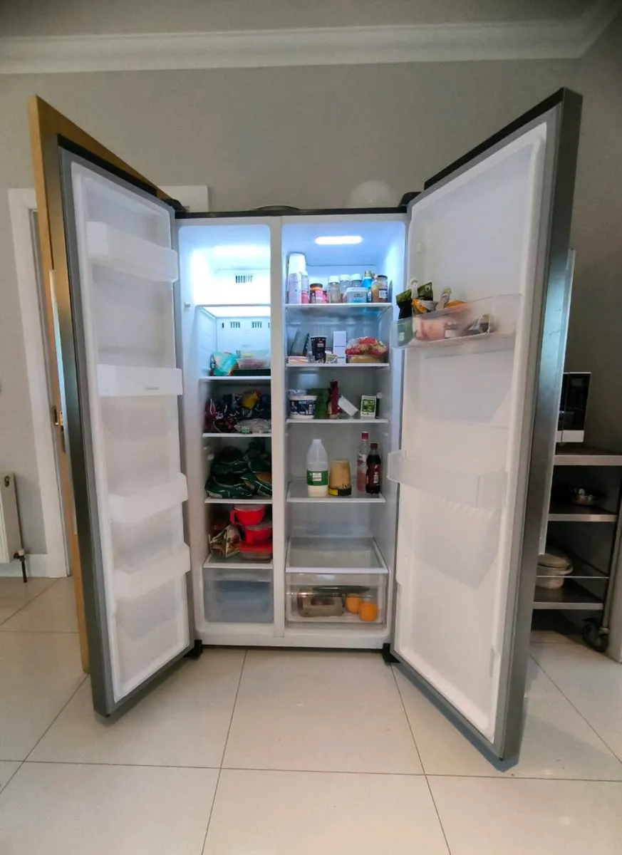Fridge freezer, frost free, freestanding - Image 2