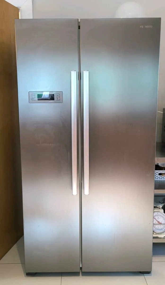 Fridge freezer, frost free, freestanding - Image 1