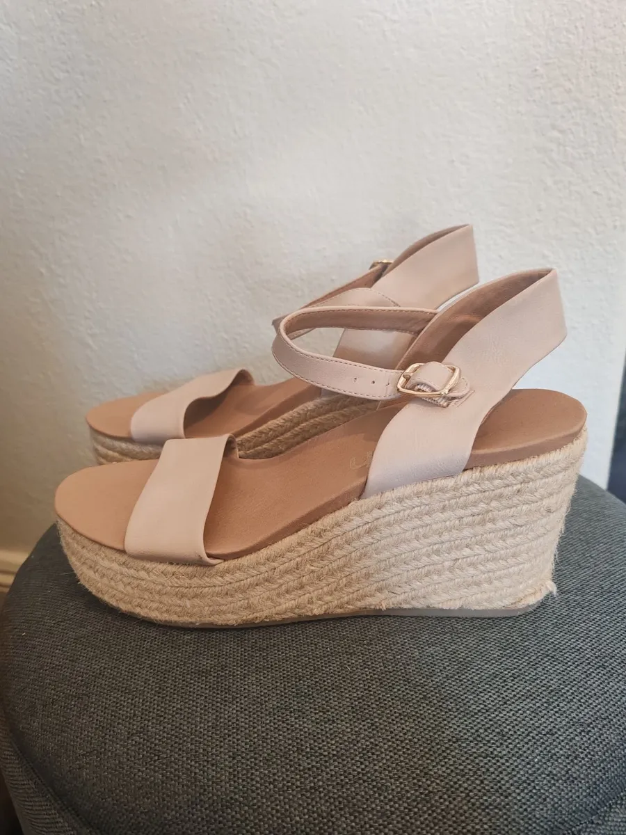 Women's shoes - Image 3