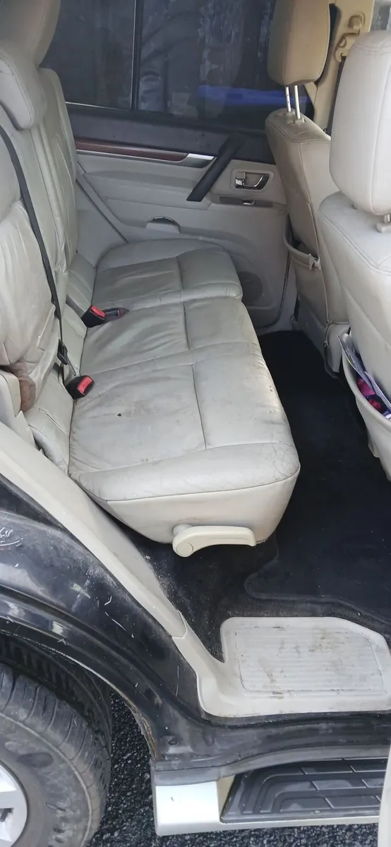 Mitsubishi Pajero 2011 - Image 2