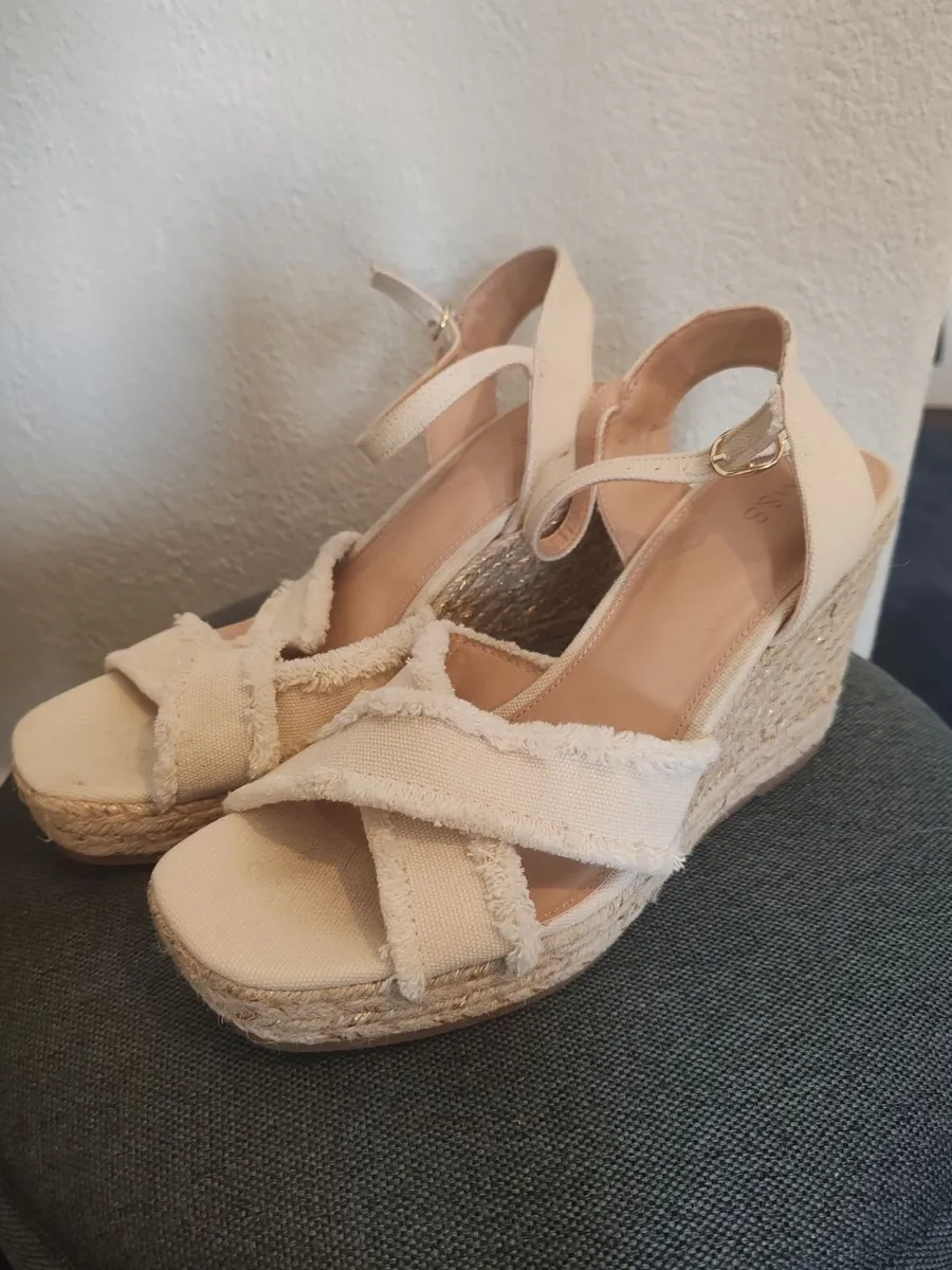 Women's shoes - Image 1