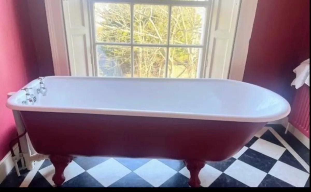 Cast iron bath - Image 1
