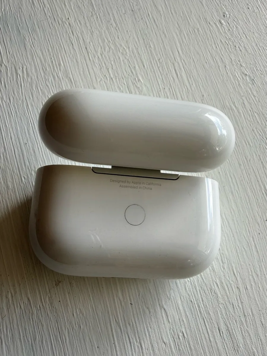 AirPods pro Charging Case Only - Image 4