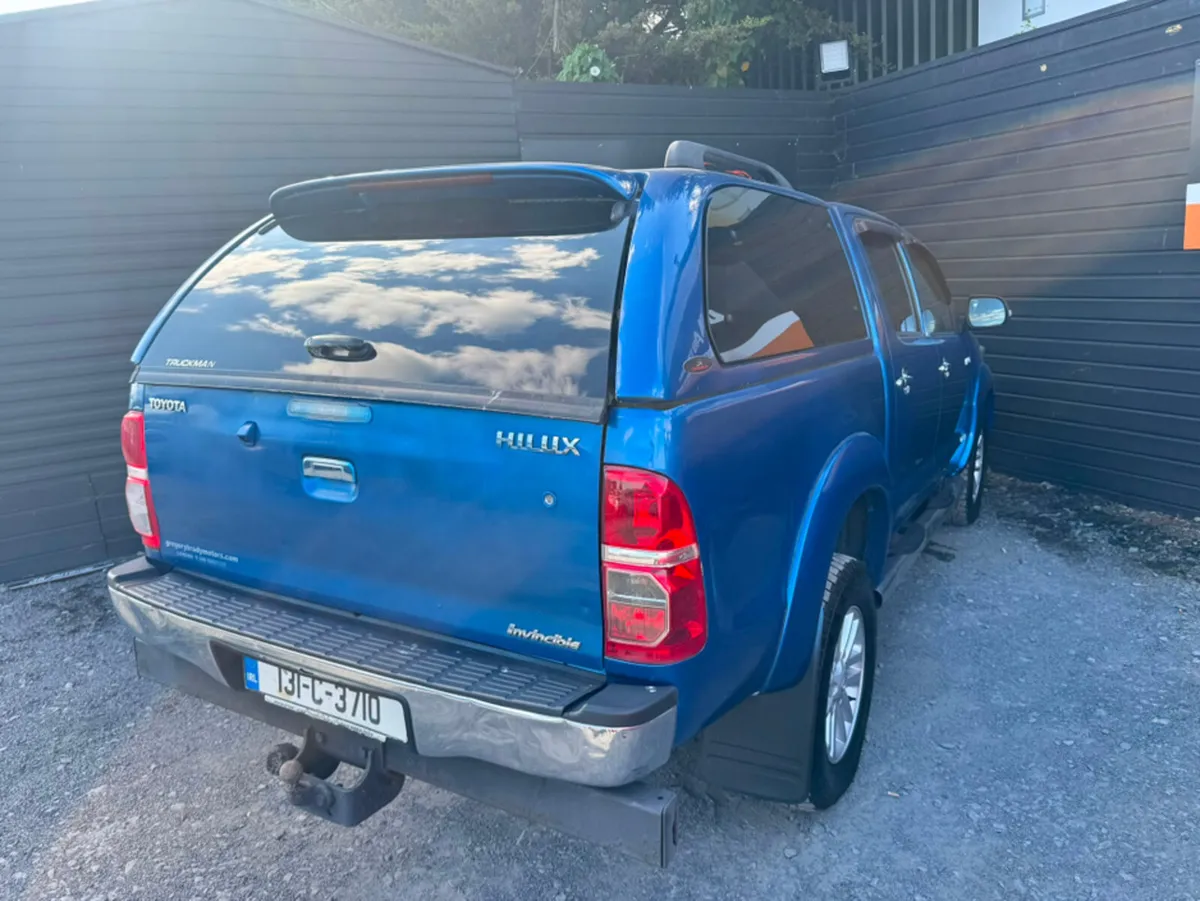 Toyota Hilux INVINCIBLE D-4D 4X4 4DR 3.0 D/C 171BH - Image 4