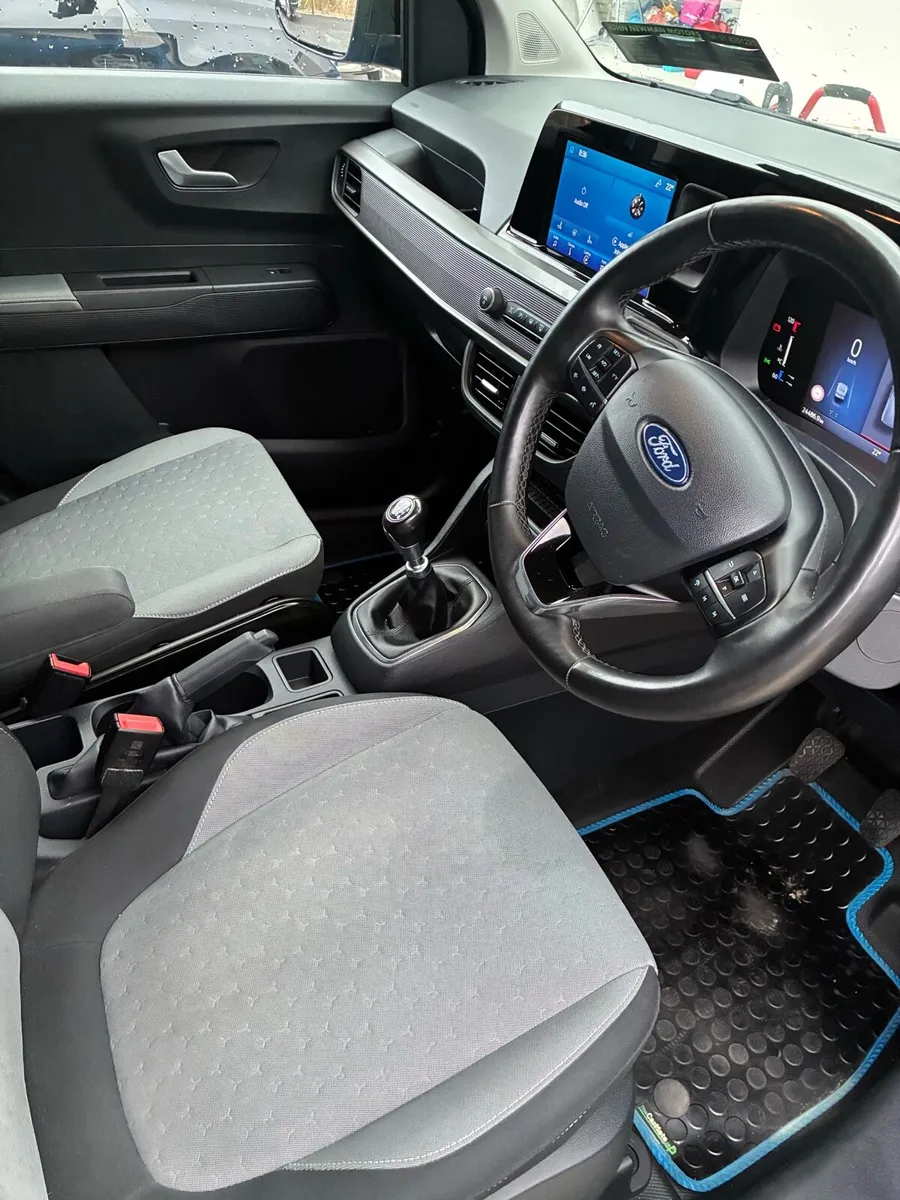 Ford Transit Courier - Image 2