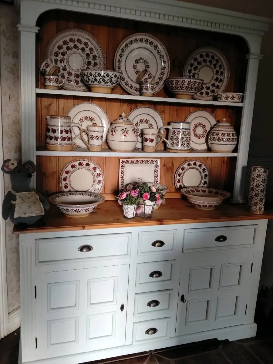 Solid kitchen dresser delivery arranged - Image 4