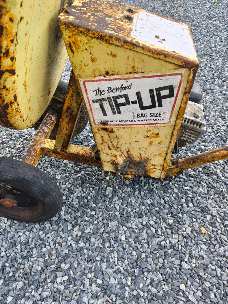 Cement mixer - Image 1
