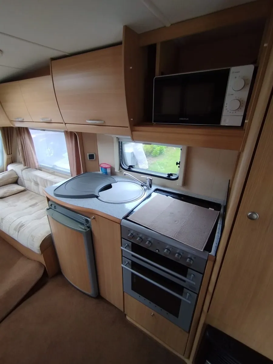 6 berth Abbey Vogue 540 caravan - Image 3