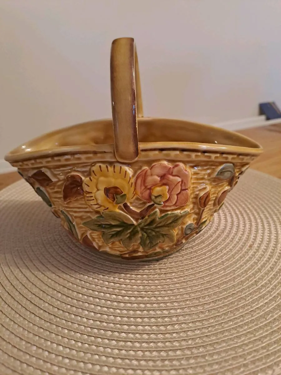 Vintage H.J. Wood "Indian Tree" posy basket - Image 1