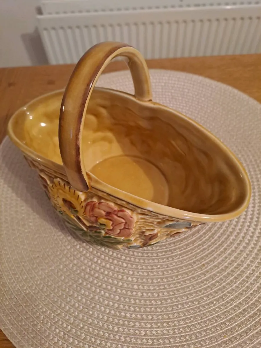 Vintage H.J. Wood "Indian Tree" posy basket - Image 2