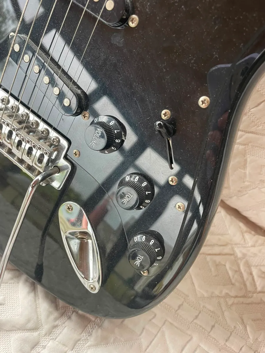 Guitar and Amp - Image 3