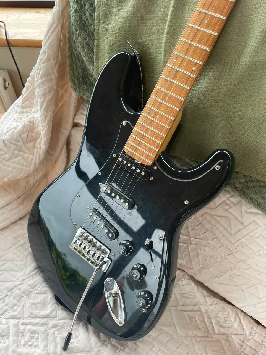 Guitar and Amp - Image 4